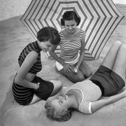 girls-on-beach-in-stripes